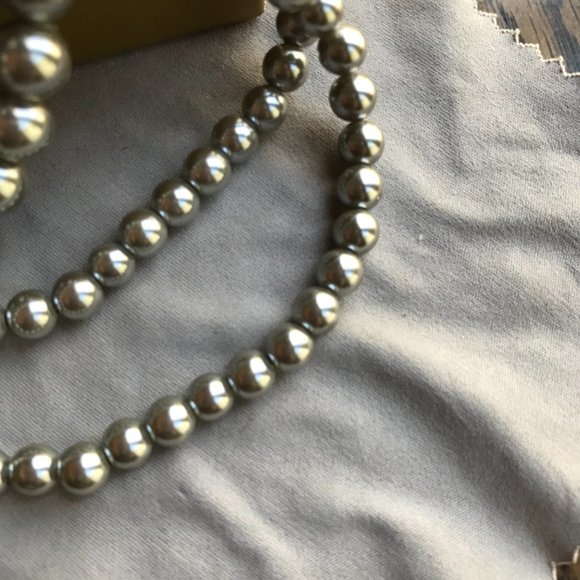 SET OF 3  FAUX GRAY PEARL BRACELETS - Picture 3 of 3